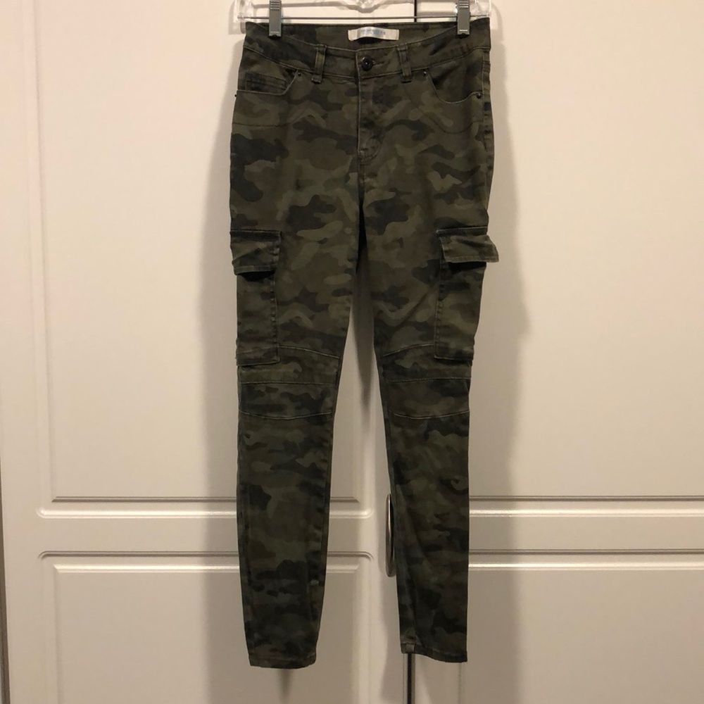 Highway jeans pants woman’s 7 / 8 camo pants skinny cargo camouflage EUC